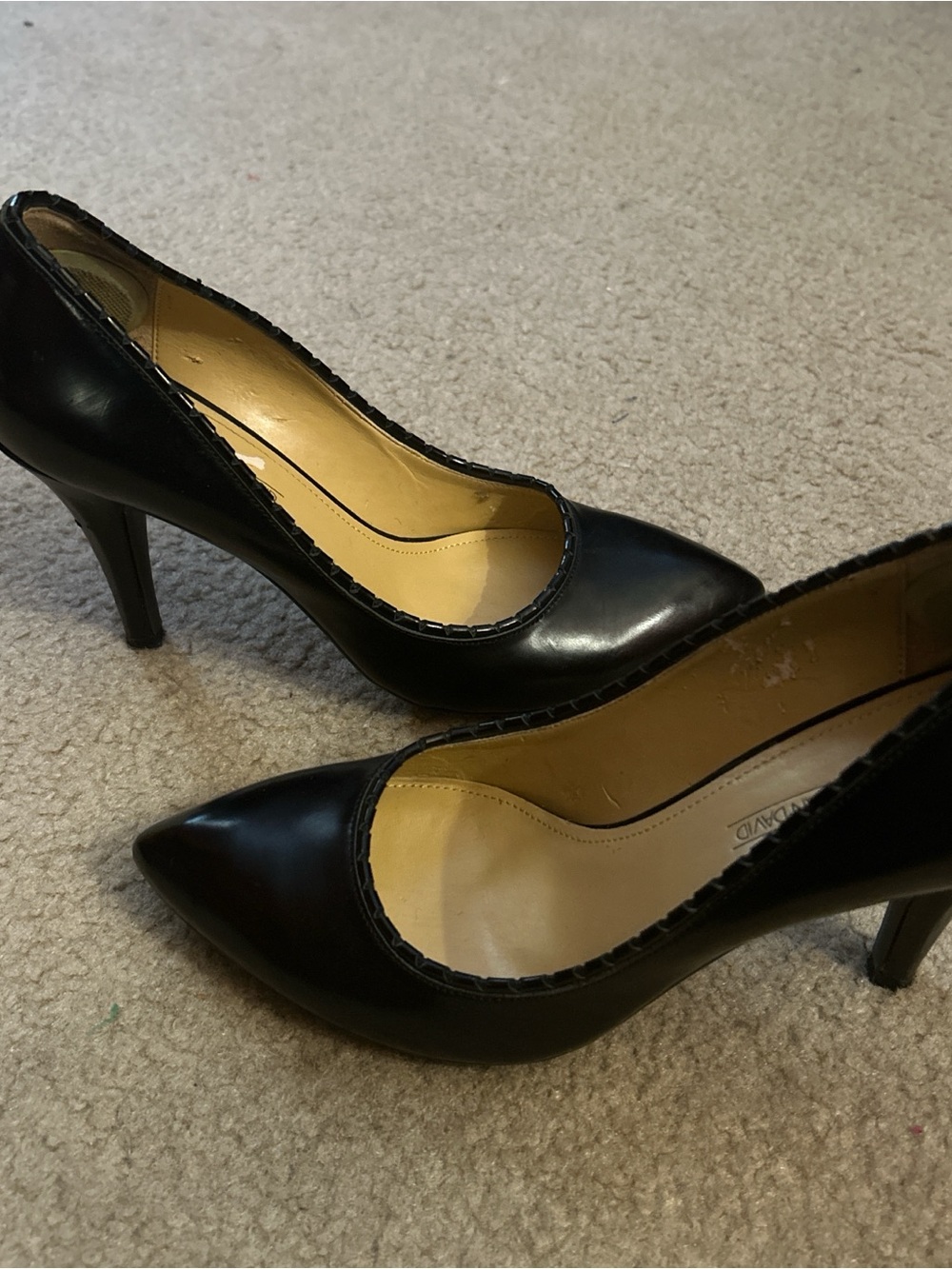Joan & David
Black Pointed-Toe Leather High Heels